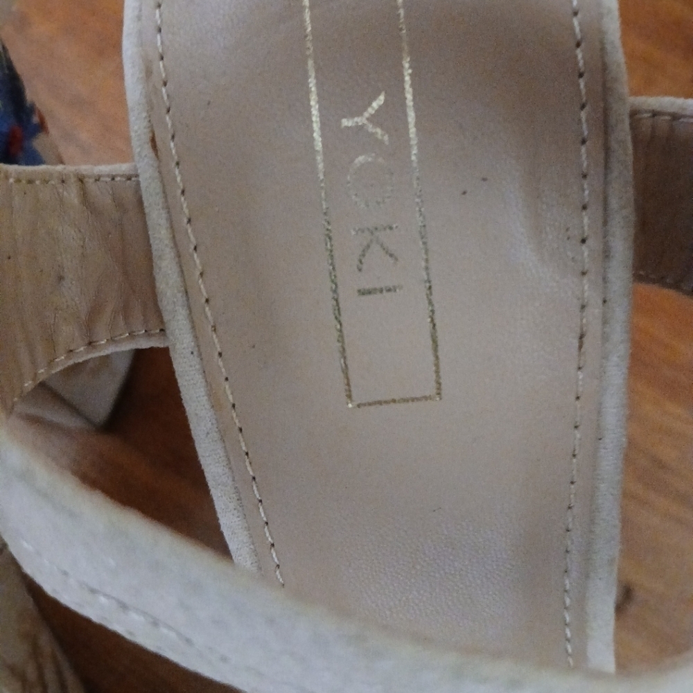 YOKI Vintage  Embroidered Floral Bohemian Platform Wedge Sandals Size 7 - Picture 9 of 10